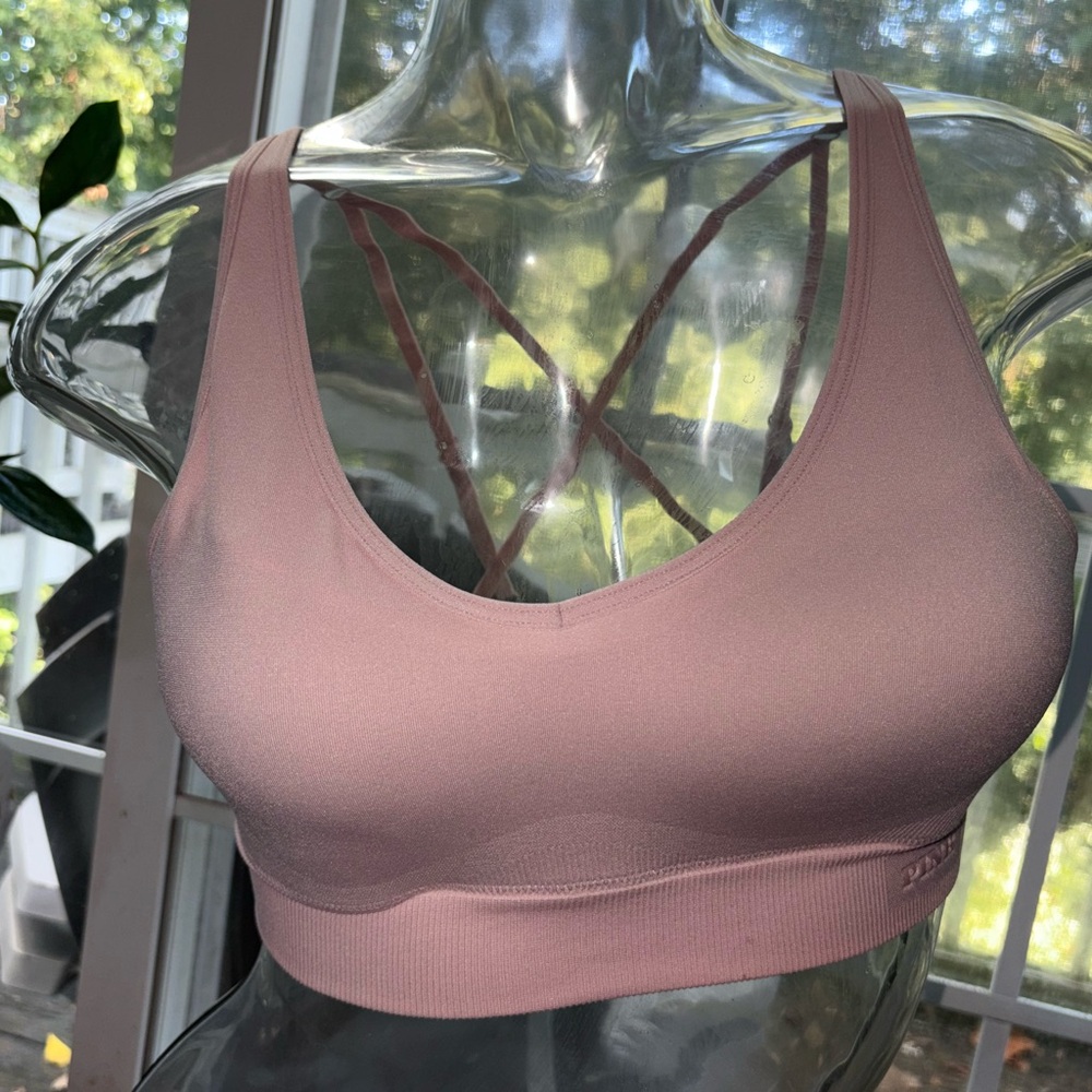 Victoria’s Secret PINK  Active Seamless Air Medium-Impact Racerback Sports Bra